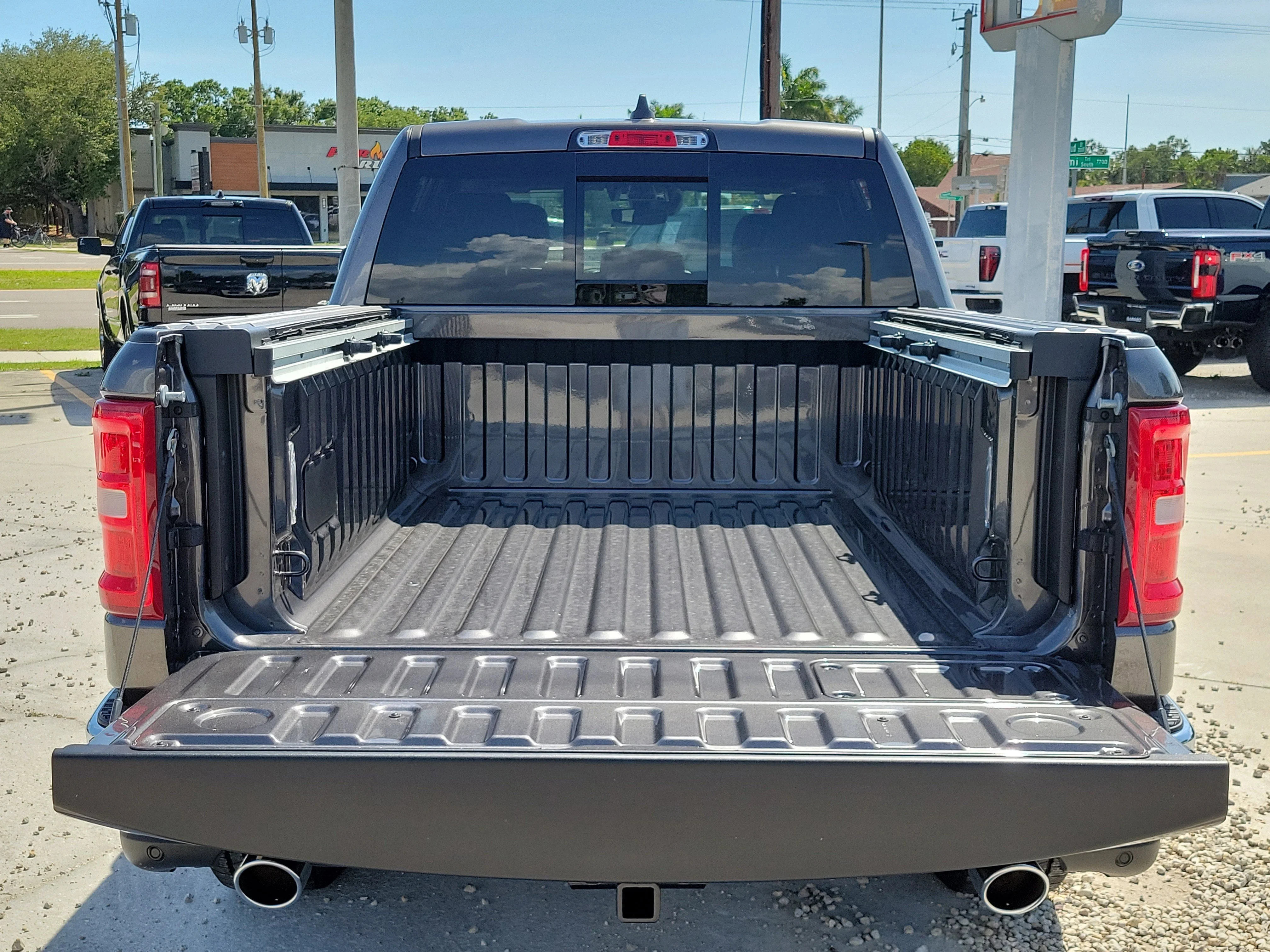 New 2026 Granite Crystal Metallic Clearcoat RAM Laramie image 10