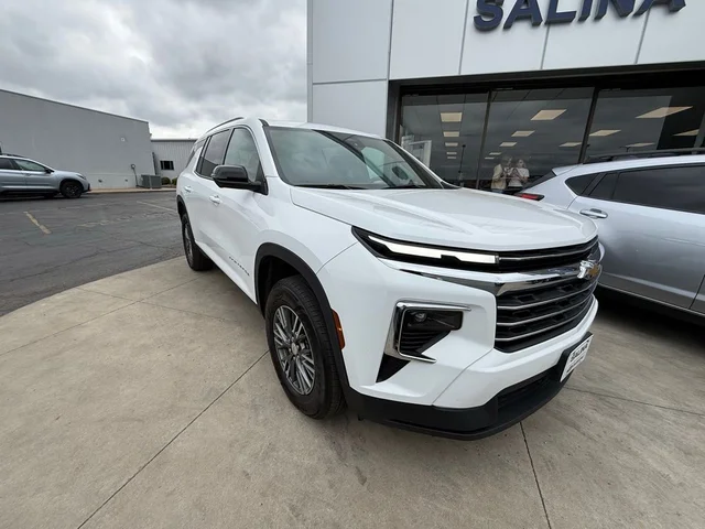 Pre-Owned 2024 Chevrolet Traverse LT
