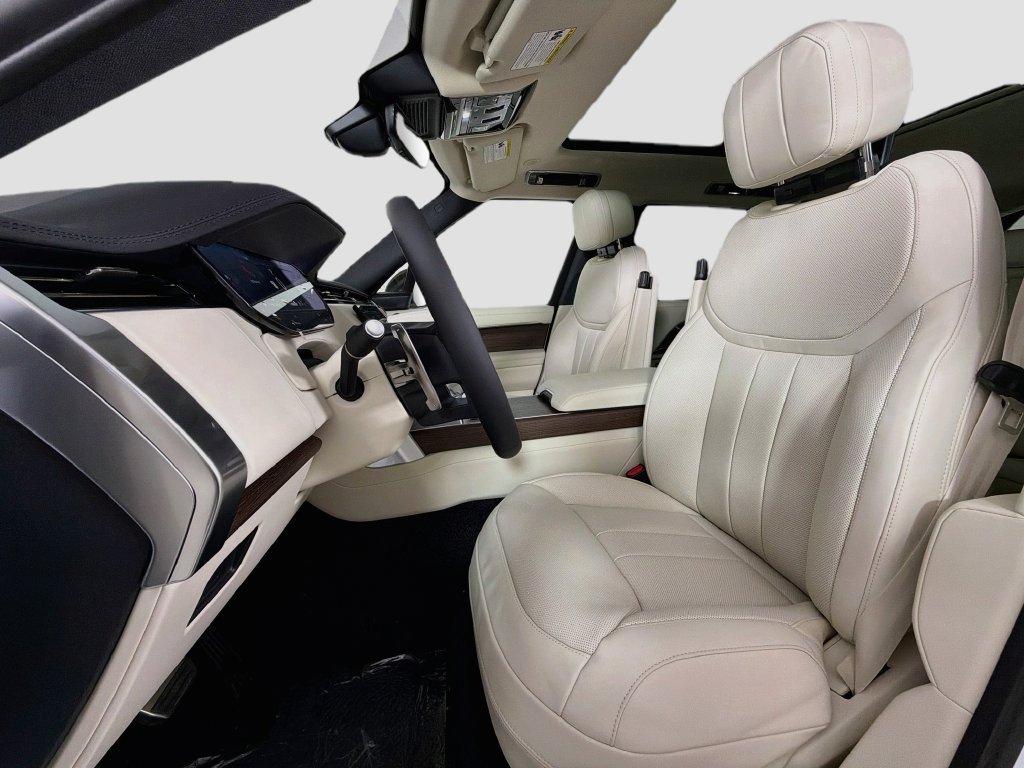 New 2027 Fuji White Land Rover SE image 22