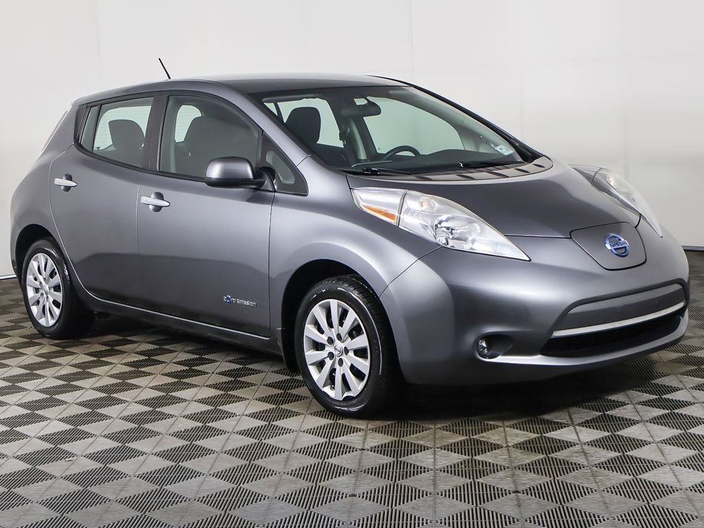 Used 2015 Nissan LEAF S with VIN 1N4AZ0CP6FC318253 for sale in Akron, OH
