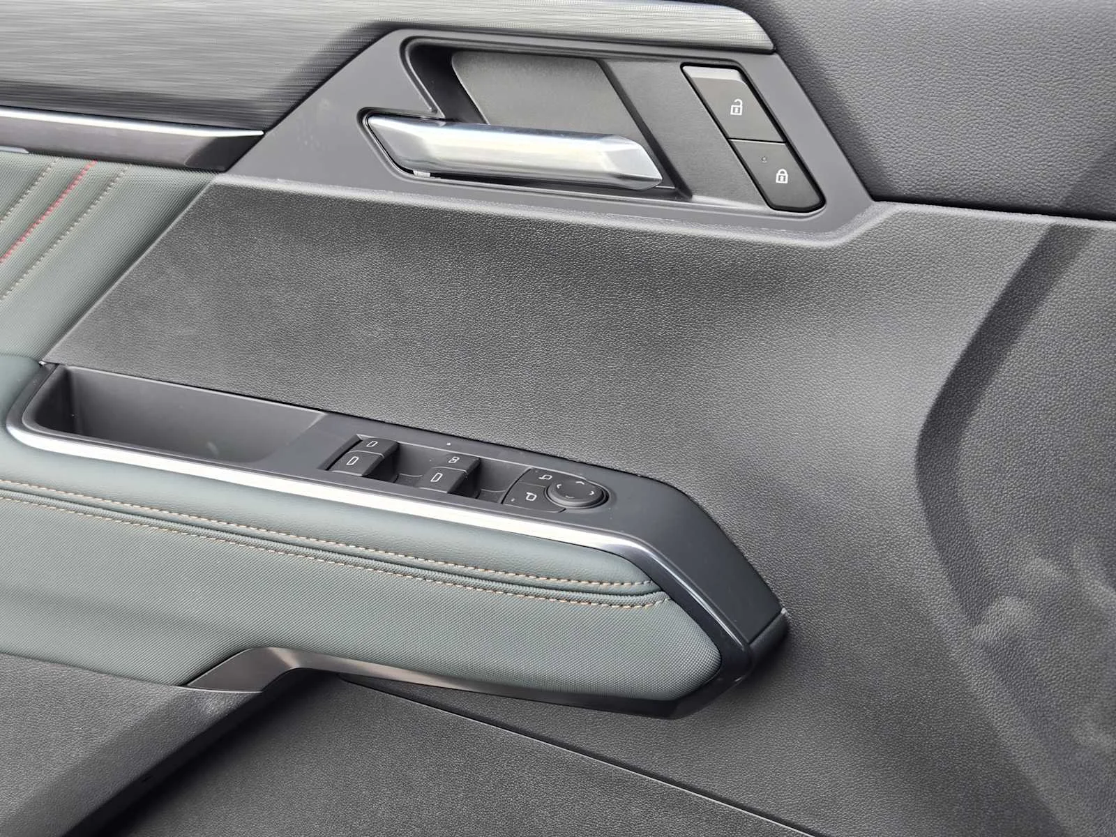 2026 GMC Acadia AT4 - Photo 15