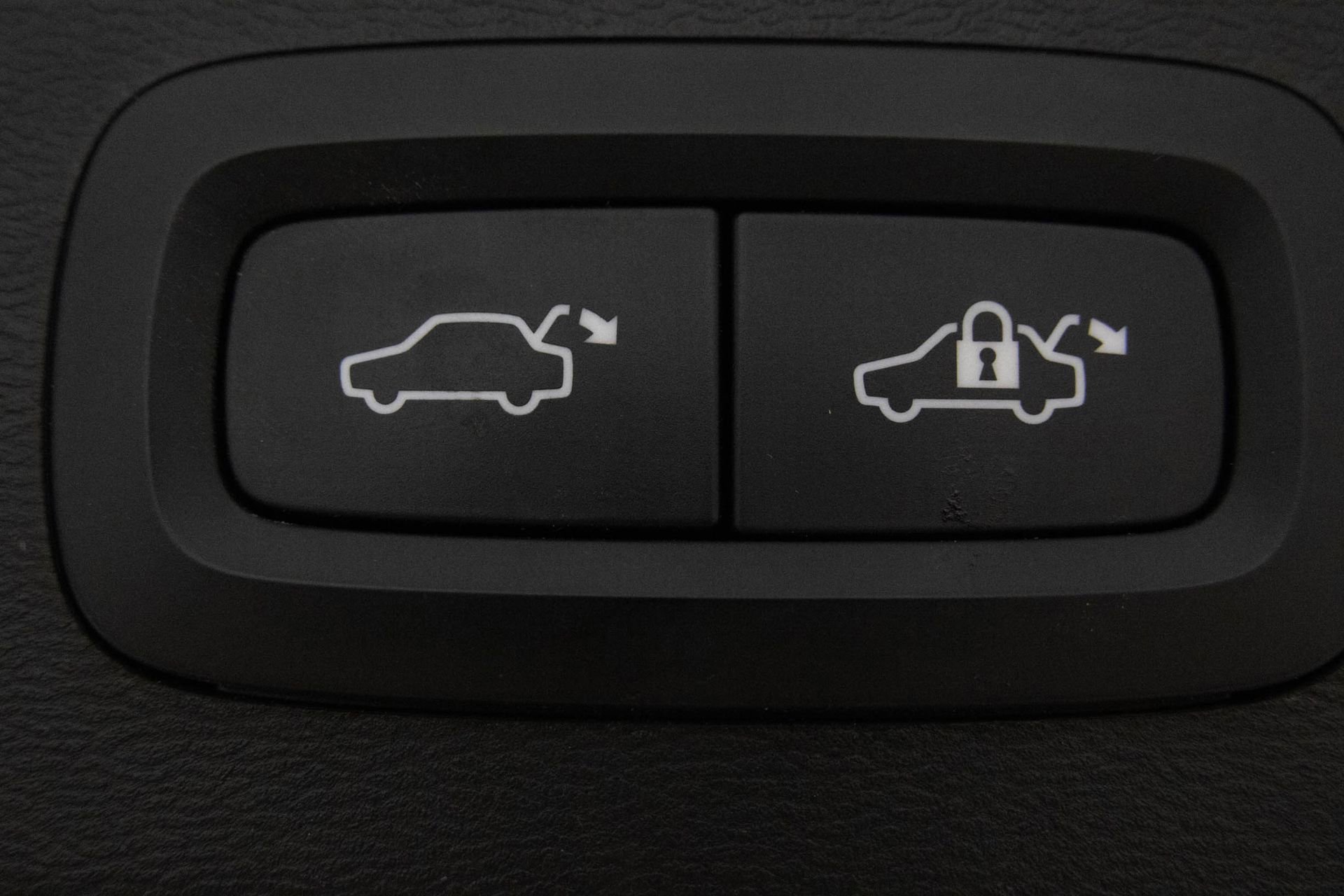 2021 VOLVO XC40 - Image 35