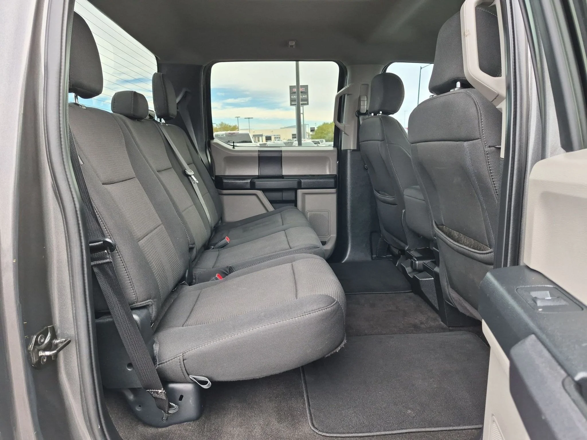 Used 2019 Magnetic Metallic Ford XL image 20