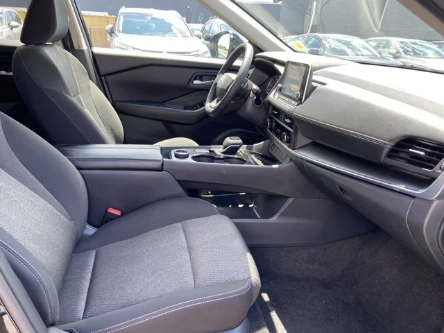 2025 Nissan Rogue SV - Photo 25