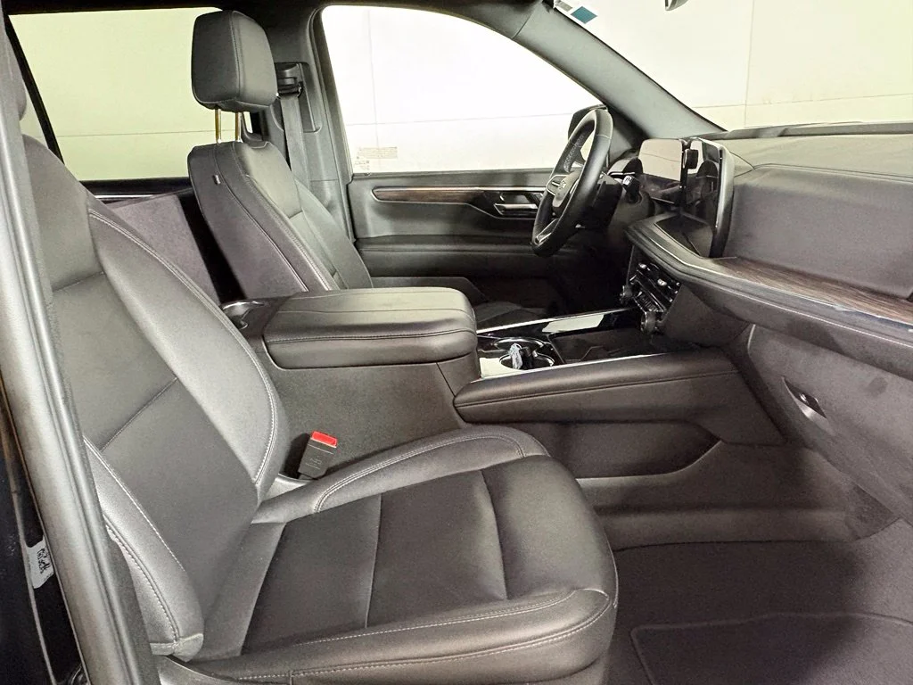 Used 2025 Black Chevrolet Z71 image 17