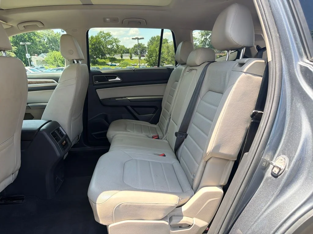 Used 2019  Volkswagen SEL Premium image 31
