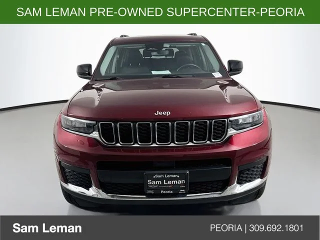 Used 2022 Red Jeep Laredo image 2