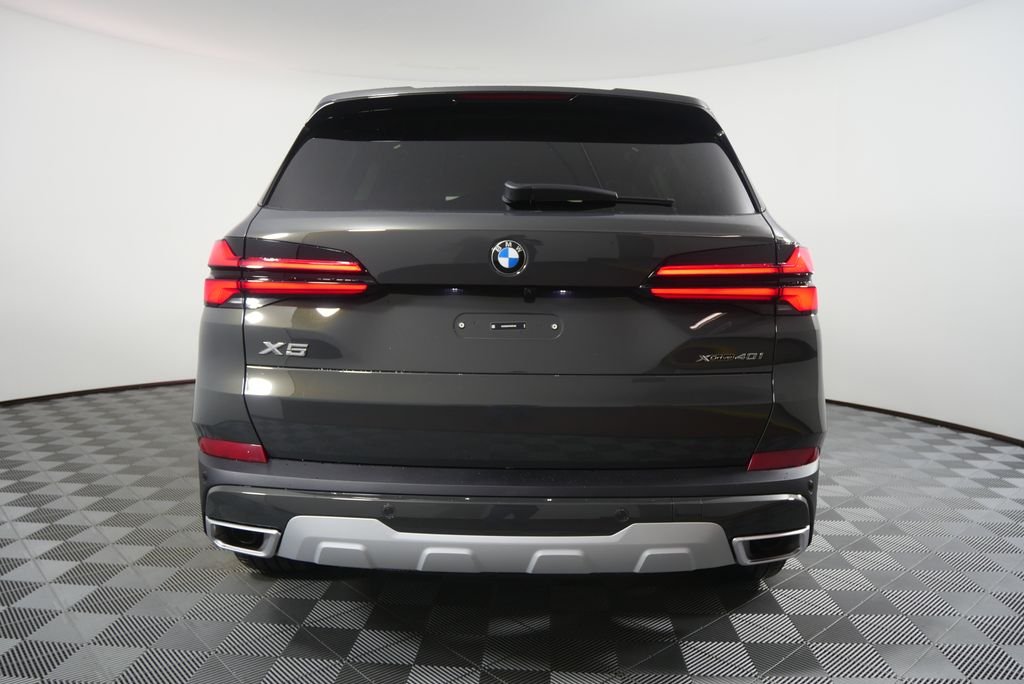 New 2026 Dravit Grey Metallic BMW xDrive40i image 4