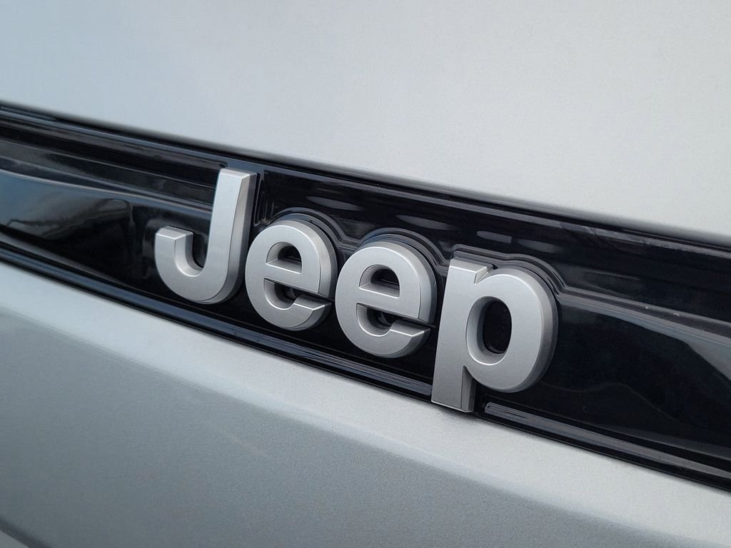 New 2026 Silver Zynith Jeep Laredo image 6