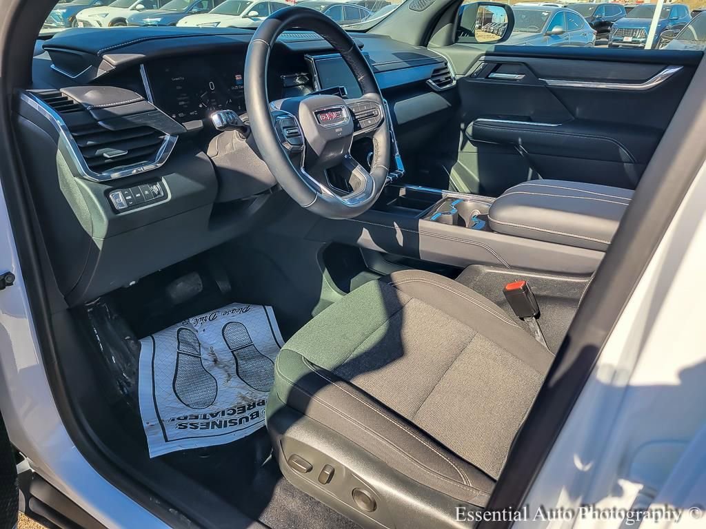 2025 GMC ACADIA - Image 9