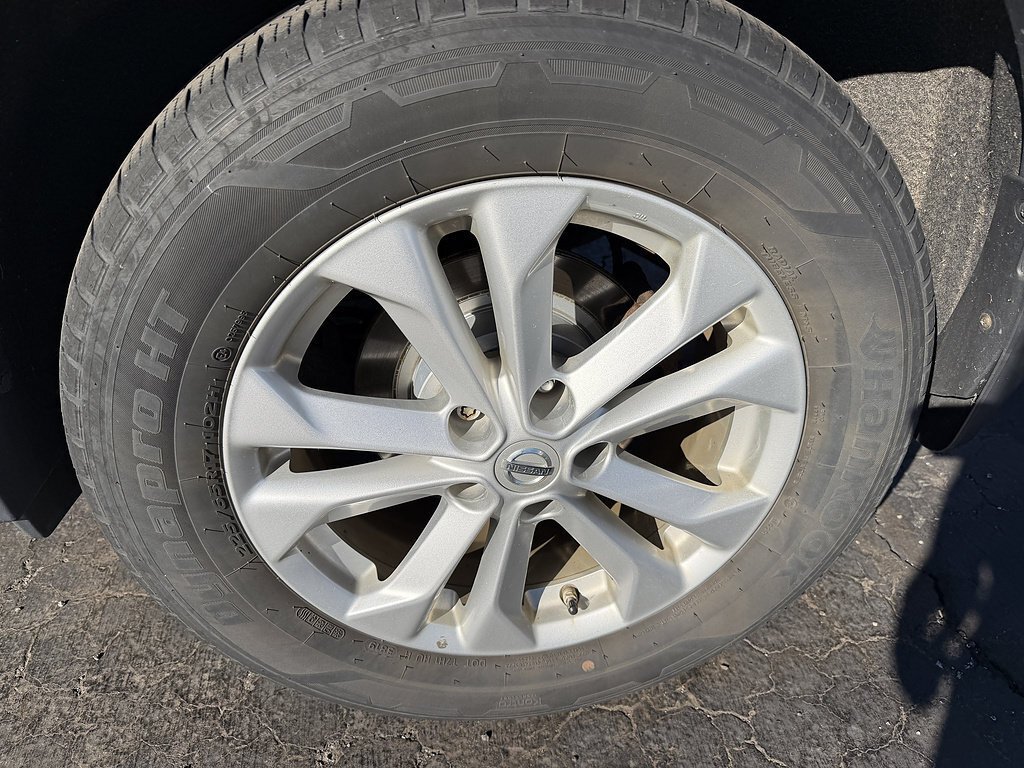 Used 2016 Pearl White Nissan SV image 19