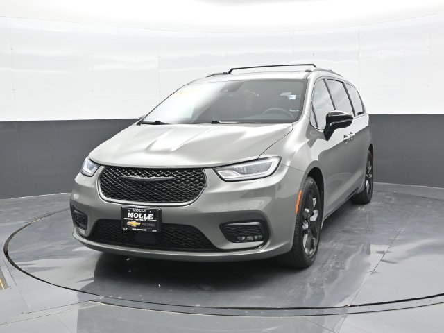 Used 2025 Chrysler Pacifica Limited with VIN 2C4RC1GGXSR524627 for sale in Kansas City