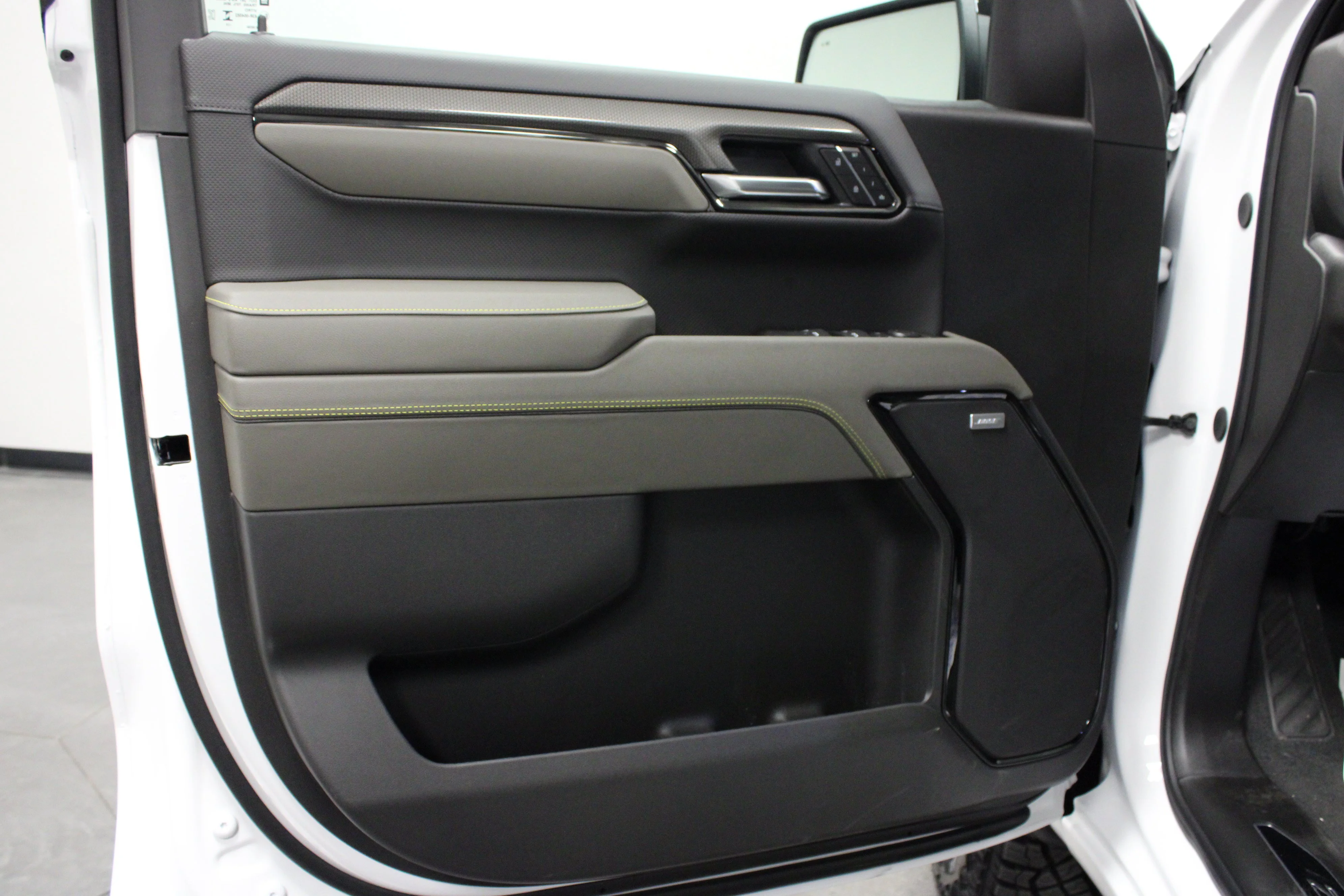 2026 Chevrolet Silverado 1500 ZR2 - Photo 11