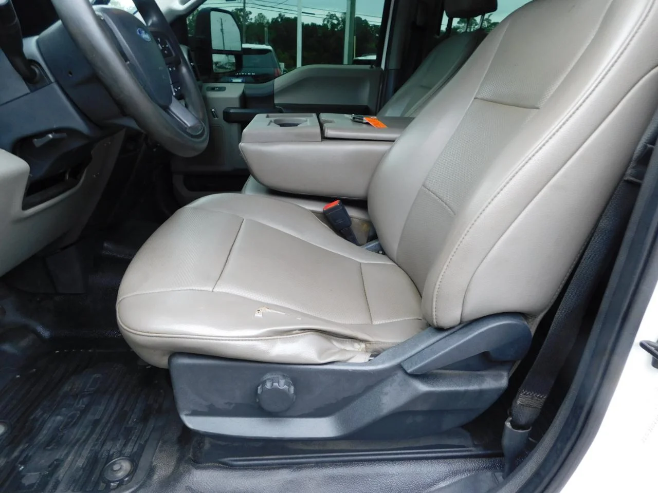 Used 2022 White Ford XL 4WD Crew Cab 179 in WB 60 in CA image 27