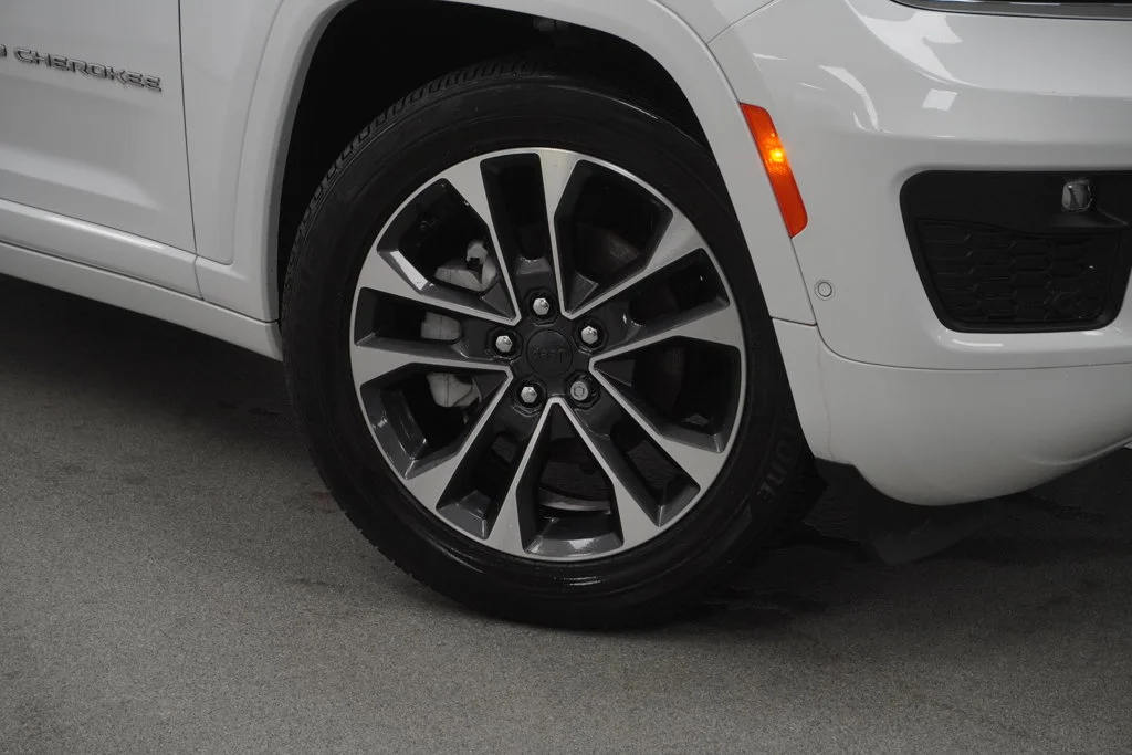 Used 2025 White Jeep Overland image 8