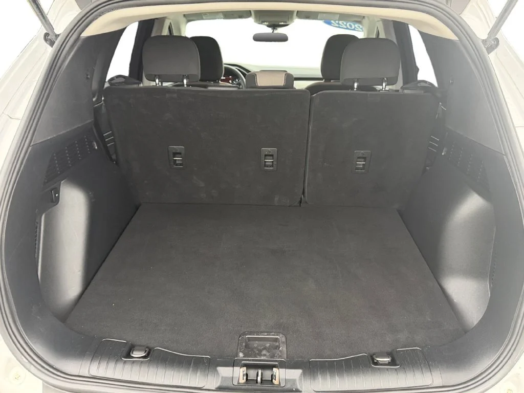Used 2022 White Ford S image 14