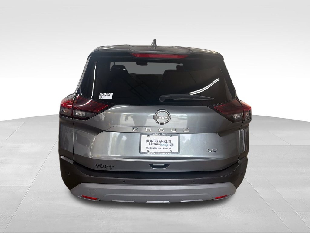 Used 2023 Gray Nissan SV image 4