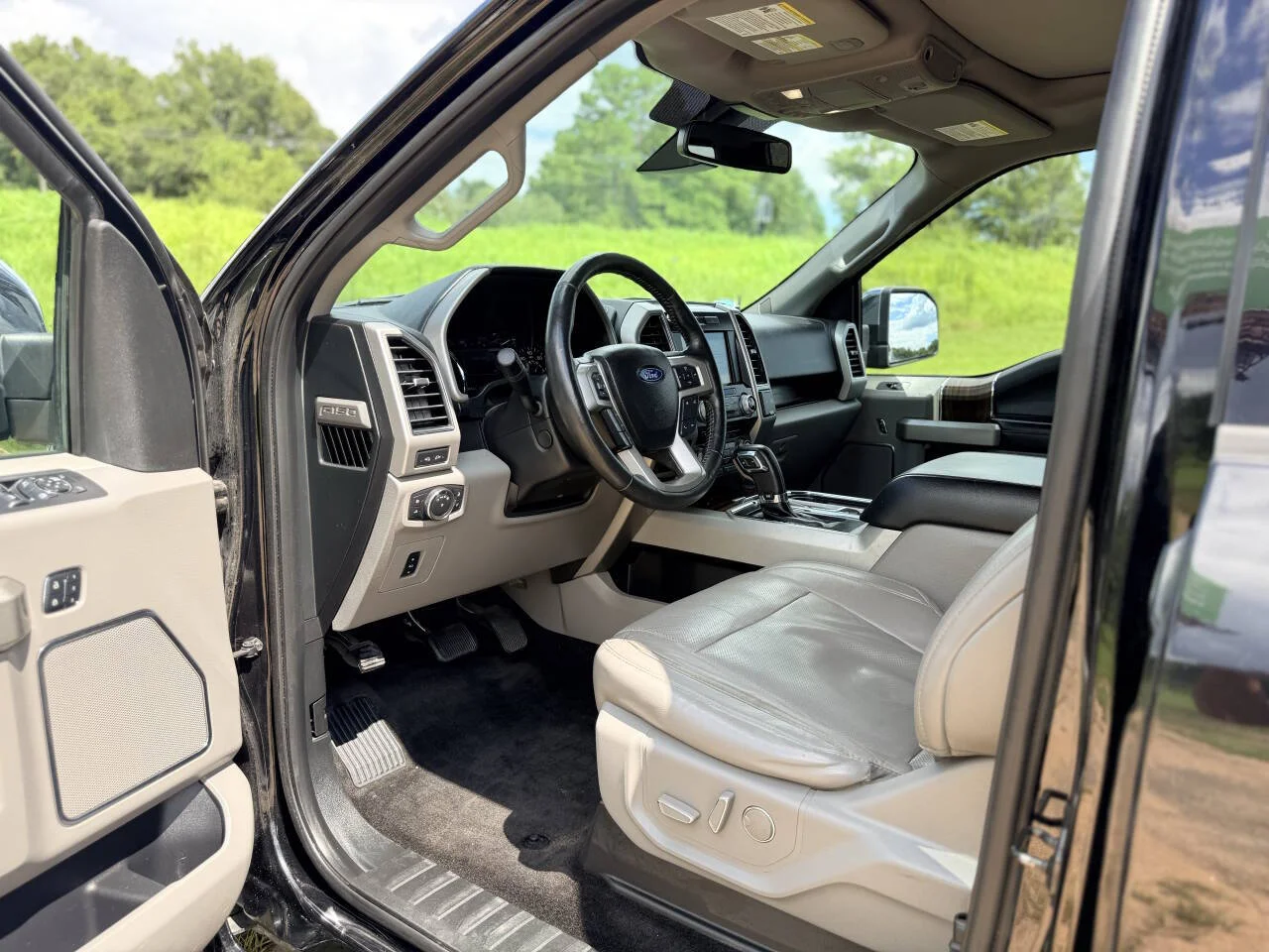 Used 2017 Black Ford Lariat 4x4 4dr SuperCrew 5.5 ft. SB image 12