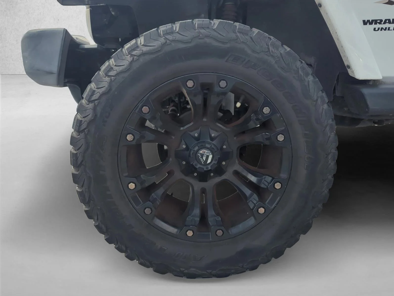 Used 2017 White JEEP  image 9