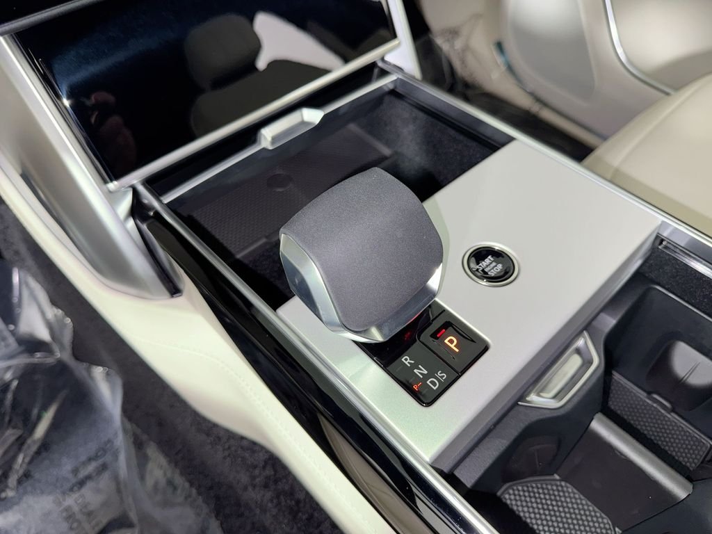 New 2026 CARP GRY PRM MT Land Rover SE image 19