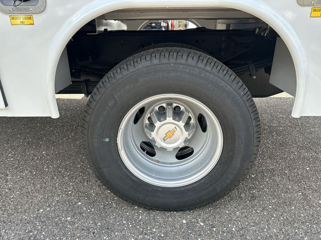 New 2024 Summit White Chevrolet Work Truck image 26