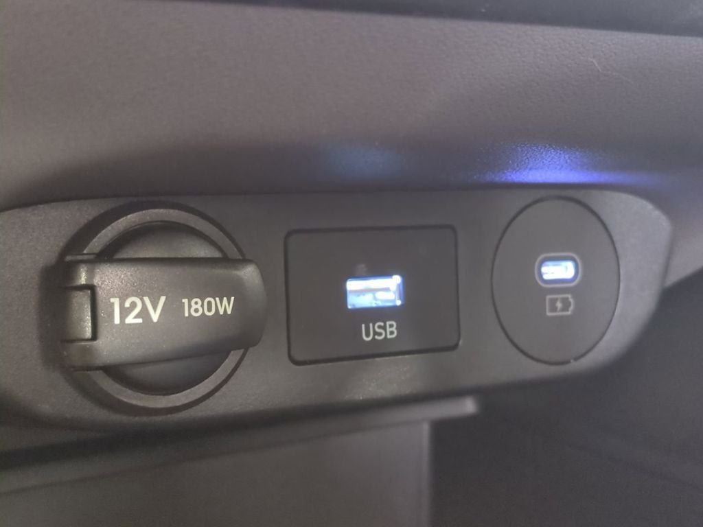 2025 Hyundai Elantra SE - Photo 24