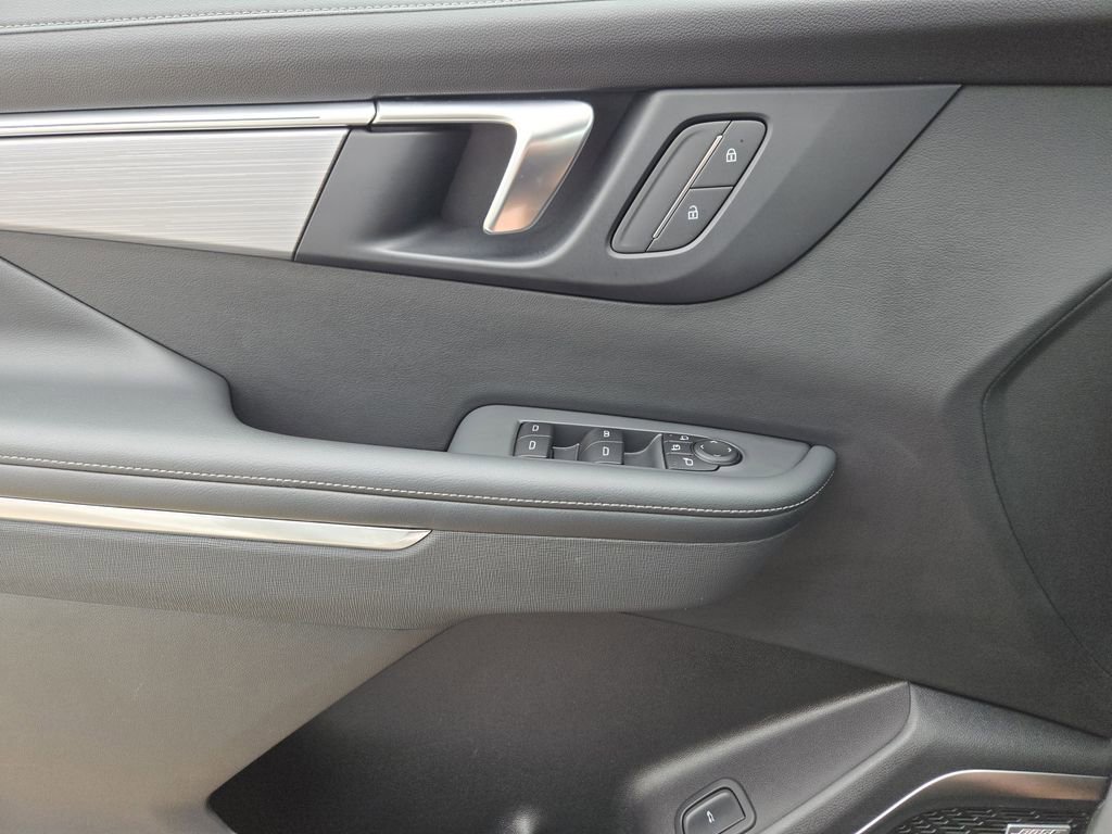 Used 2025 Summit White Buick Preferred image 18