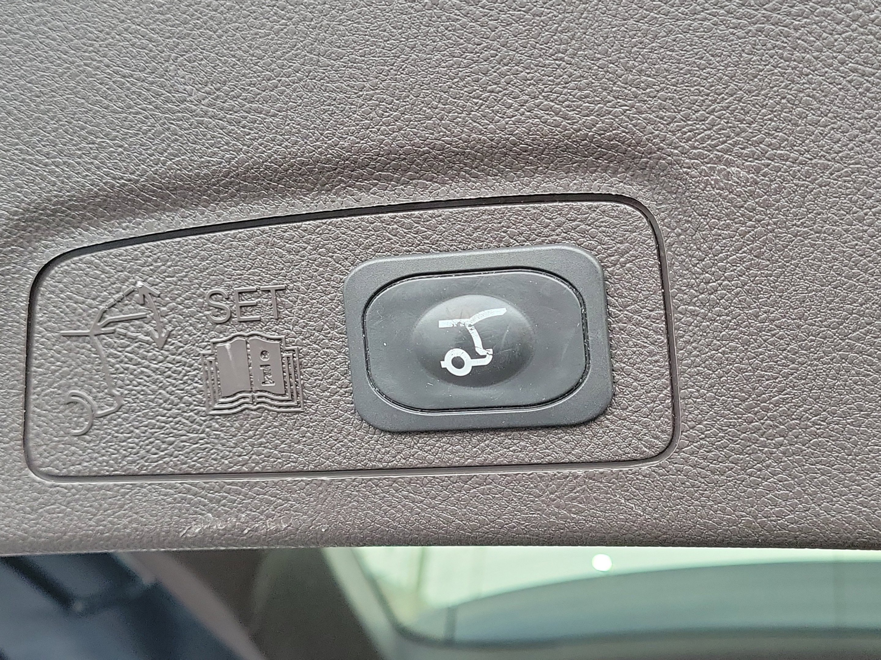 Used 2019 Sea Green Lincoln Standard image 8