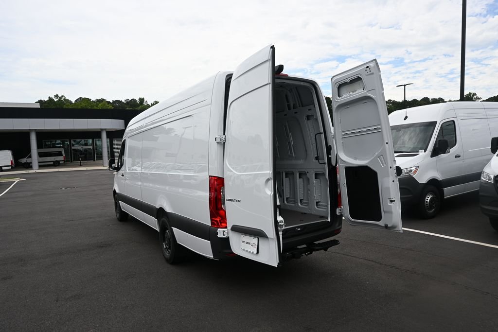 New 2026 Arctic White Mercedes-Benz Cargo 170 WB image 29