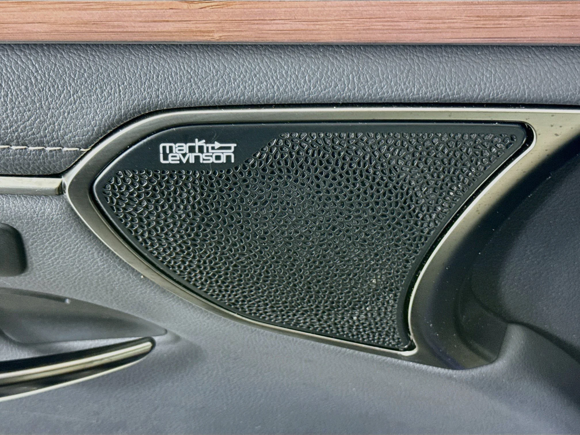 Certified Used 2025 Mica Lexus 300h Ultra Luxury image 20