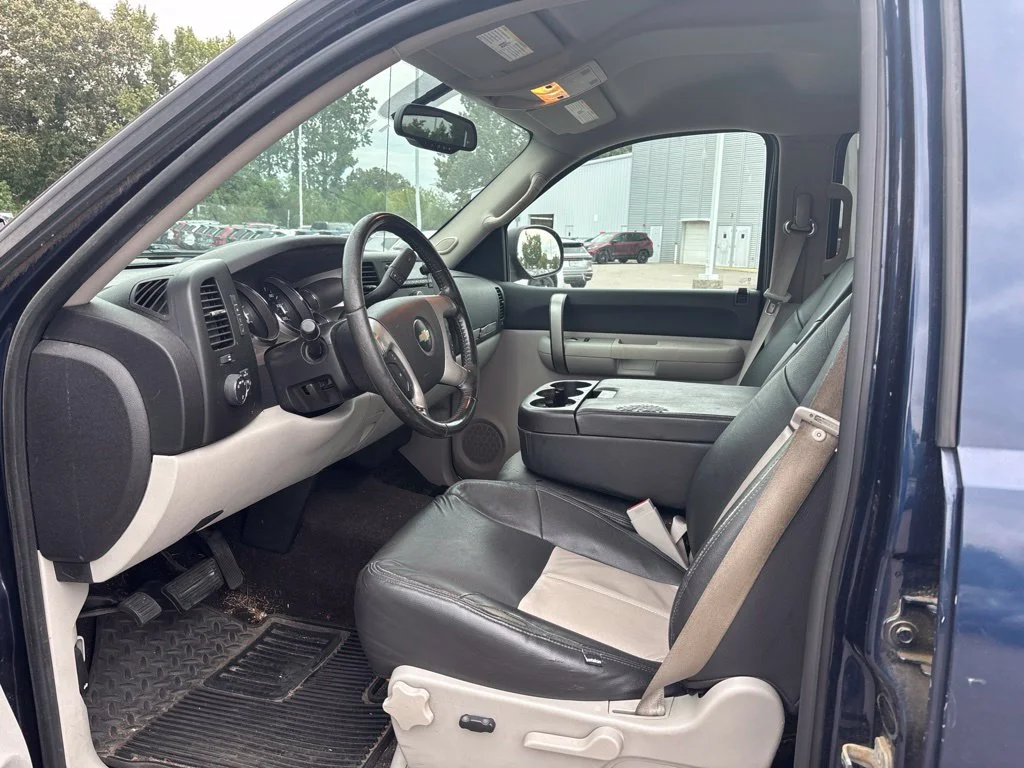 Used 2009 Blue Chevrolet LT image 8