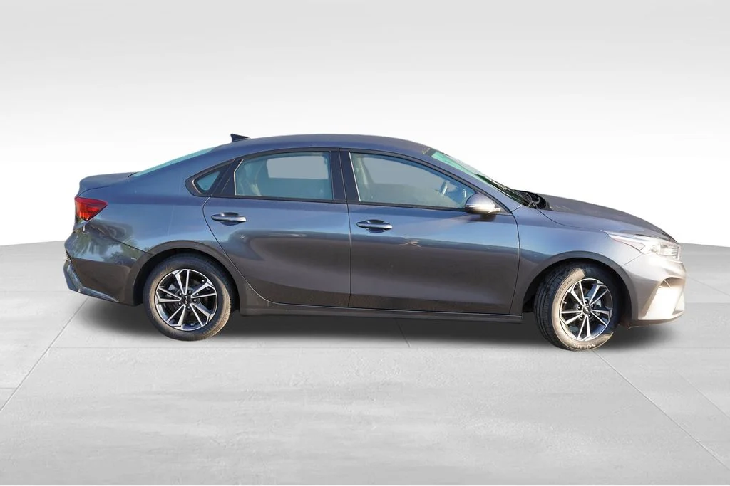 Used 2023 Gravity Gray Kia LXS image 3