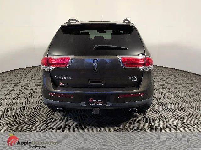 Used 2011  Lincoln Base image 6