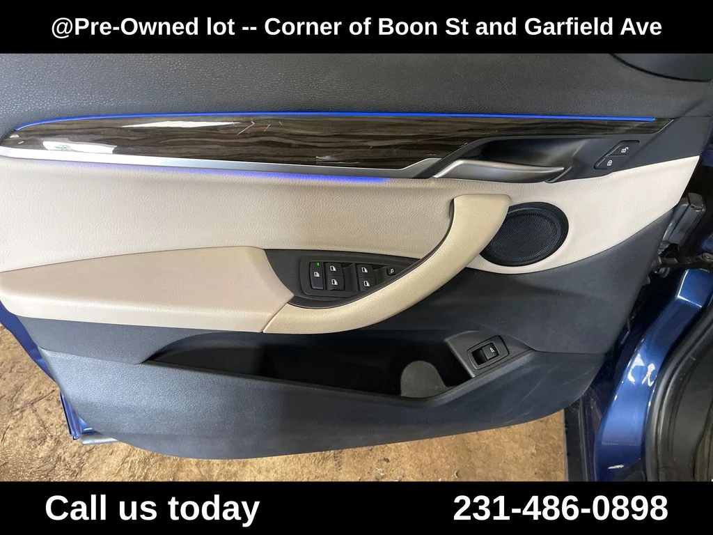 Used 2018 Blue BMW xDrive28i image 15