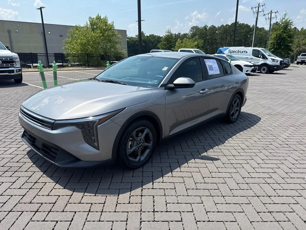 Used 2025 Gray Kia LXS image 3