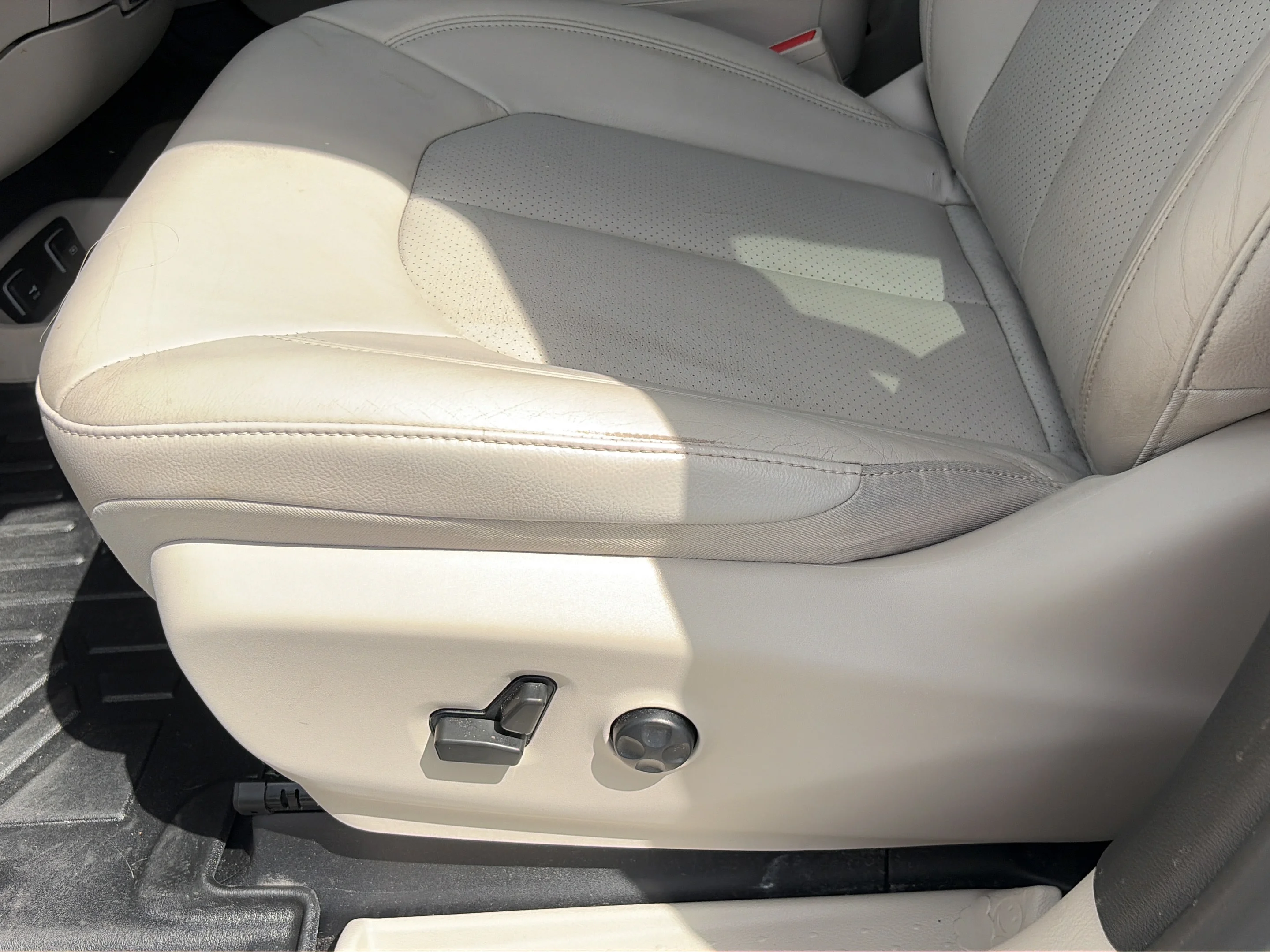 Used 2021 Bright White Clearcoat Chrysler Touring L image 15