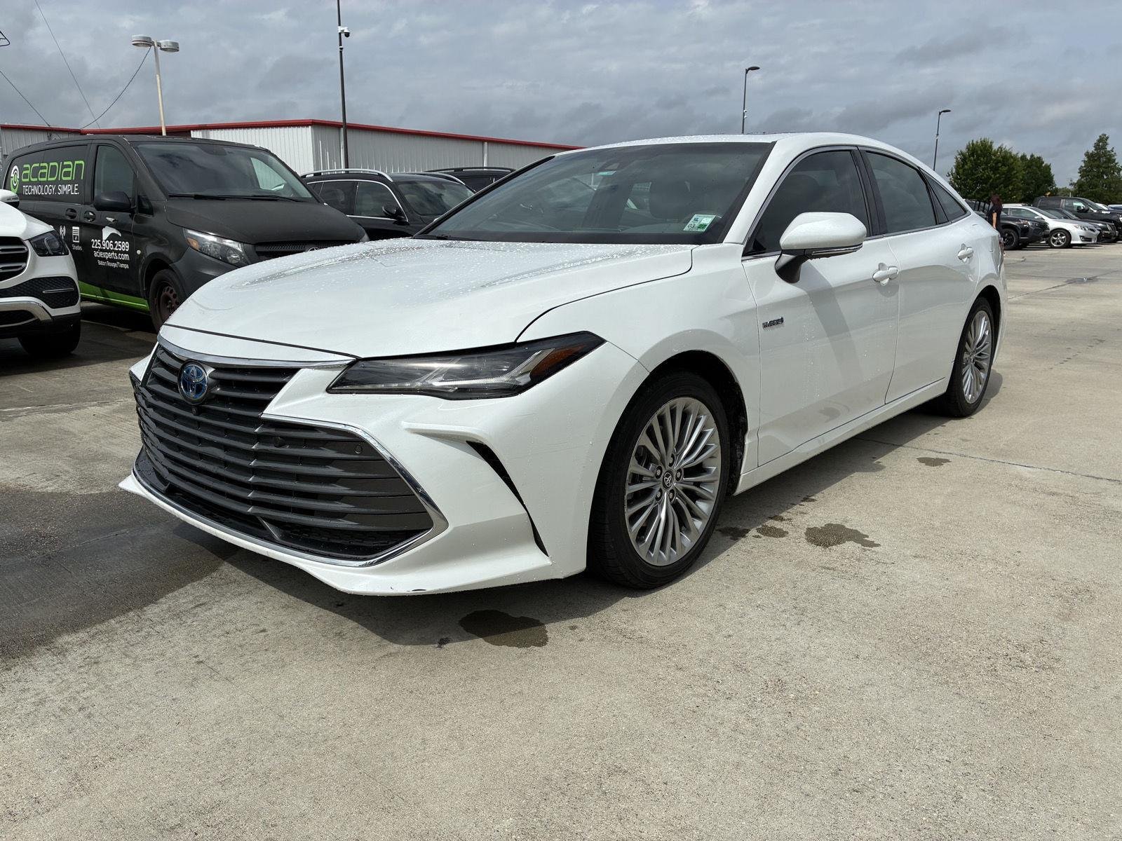 Used 2020 Wind Chill Pearl Toyota Hybrid Limited image 3