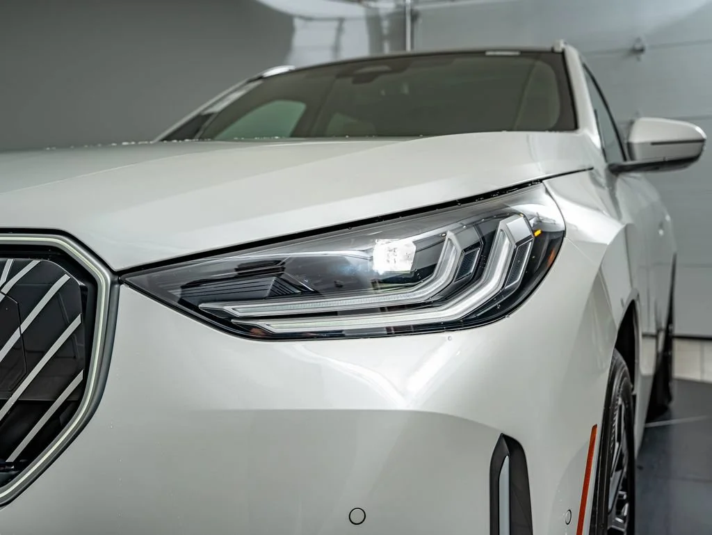New 2026 Mineral White Metallic BMW 30 xDrive image 13