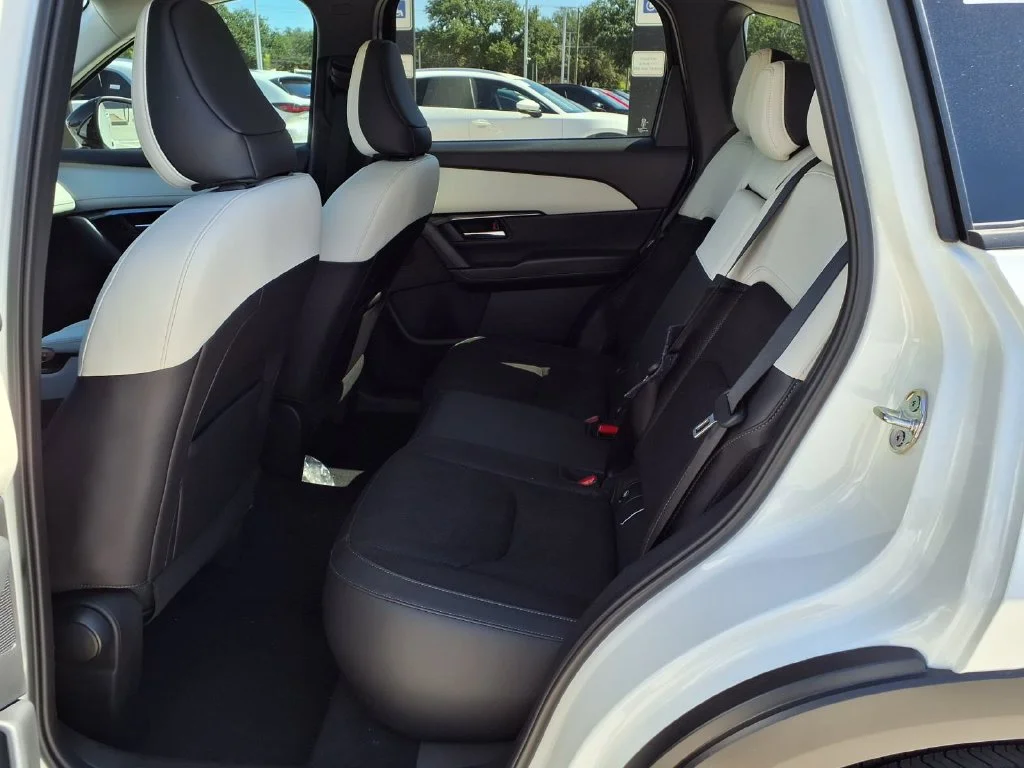 New 2026 Rhodium White Metallic Mazda 2.5 S Select AWD image 13