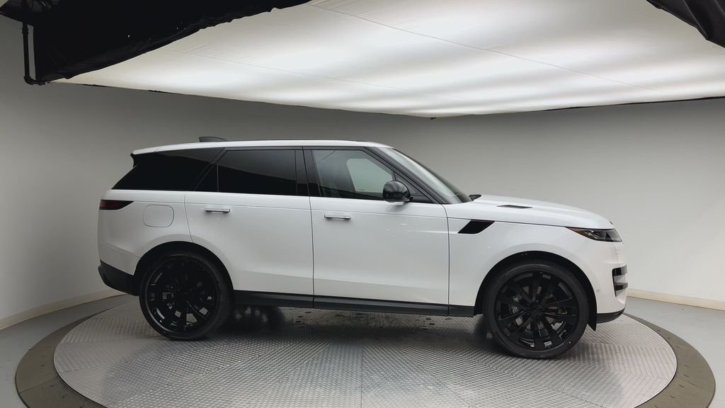 New 2026 Fuji White Land Rover SE image 9