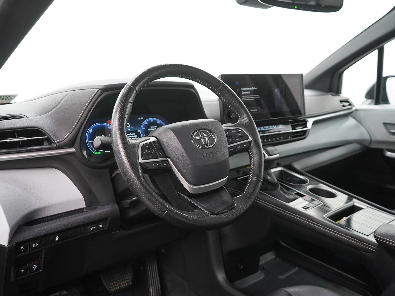 Used 2025  Toyota  image 25