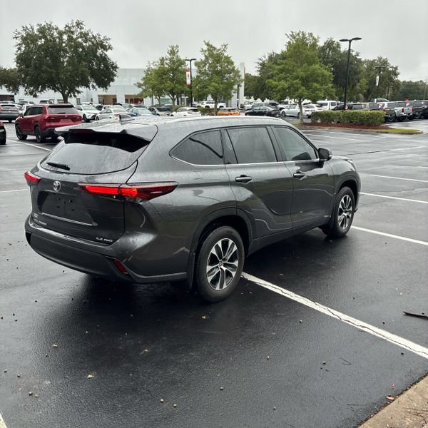 Certified Used 2025 Magnetic Gray Metallic Toyota XLE image 14
