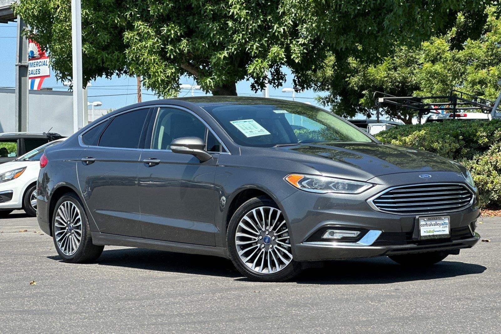 Used 2017 Magnetic Ford SE image 2
