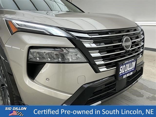 Used 2024 Champagne Silver Metallic Nissan Platinum image 25