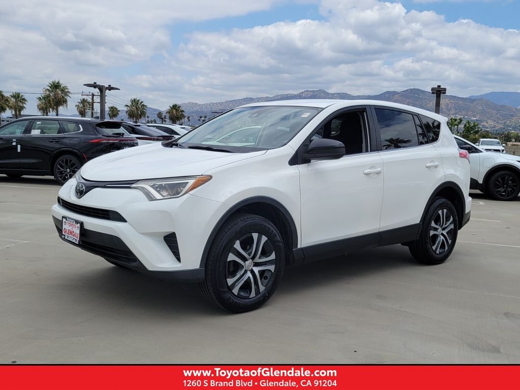 2018 Toyota RAV4 LE's photo