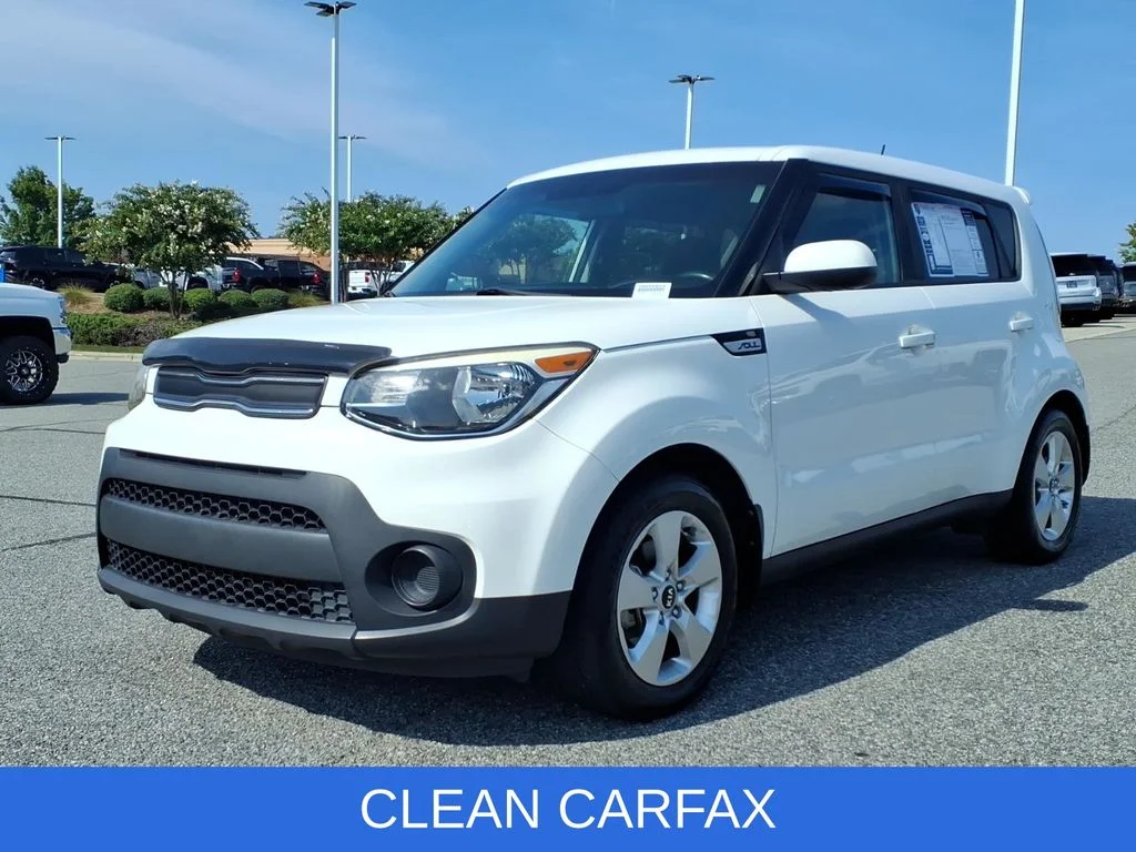 Used 2018 White Kia Base image 3