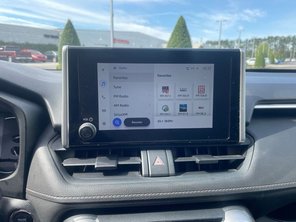 2024 Toyota RAV4 XLE - Photo 27