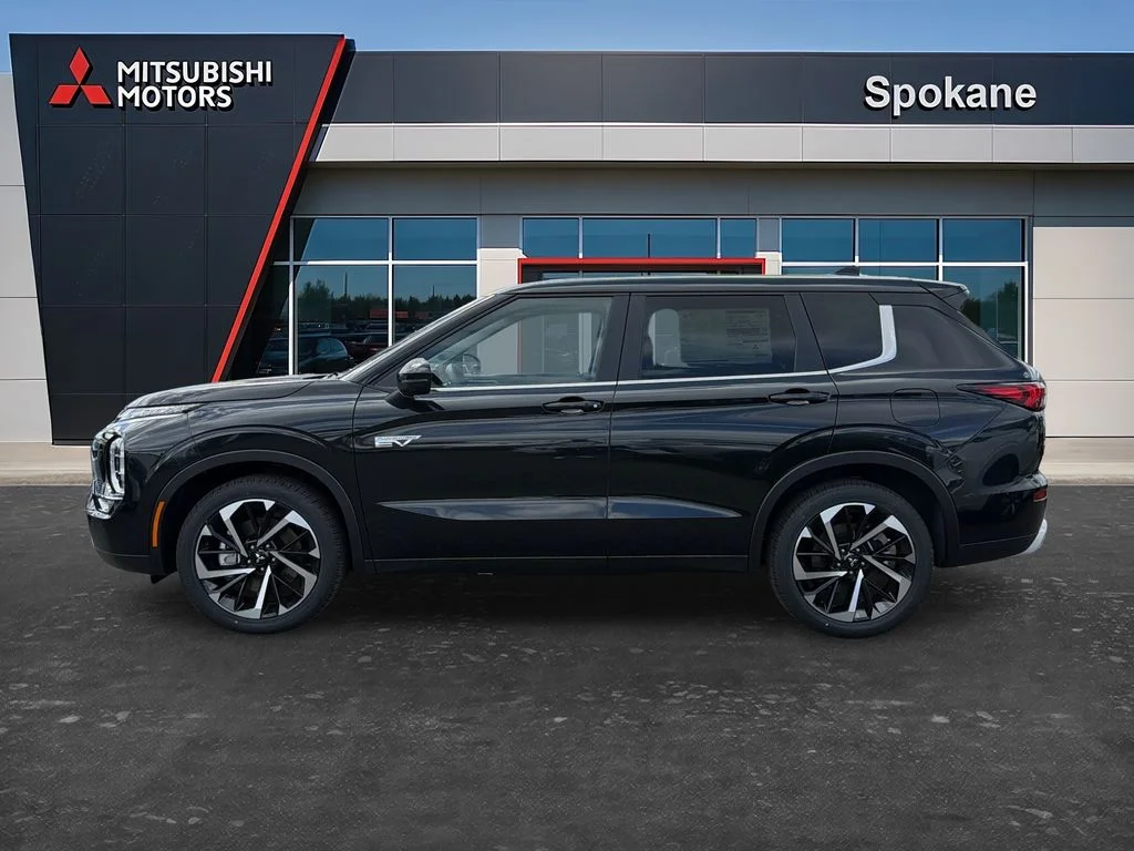New 2025 Black Diamond Mitsubishi SE image 4