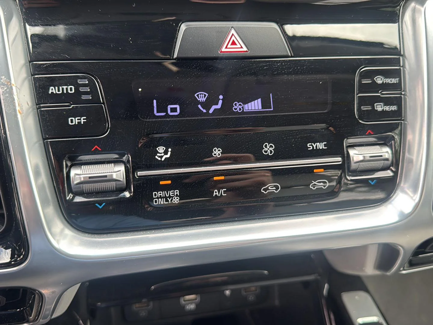 Used 2023 Platinum Graphite Kia SX Prestige image 10