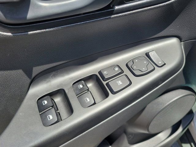 2023 Hyundai Kona SE - Photo 16